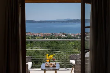 Modern Family Villa with Pool, Kaštel Lukšić