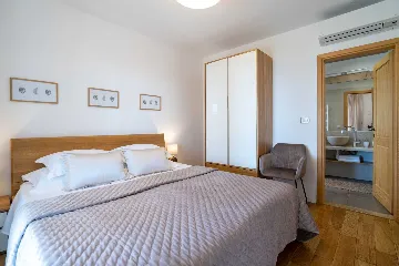 Modern Family Villa with Pool, Kaštel Lukšić