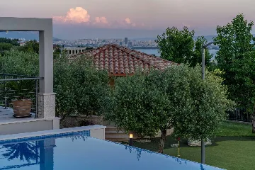 Modern Family Villa with Pool, Kaštel Lukšić