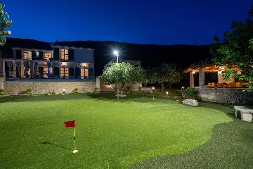 Modern Family Villa with Pool, Kaštel Lukšić