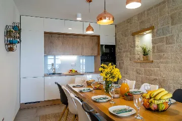 Modern Family Villa with Pool, Kaštel Lukšić