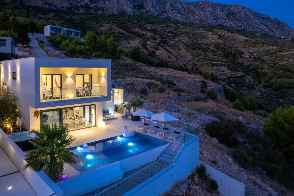 Modern Seaside Villa with Infinity Pool in Dugi Rat