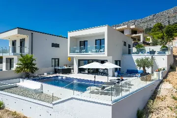 Modern Seaside Villa with Infinity Pool in Dugi Rat
