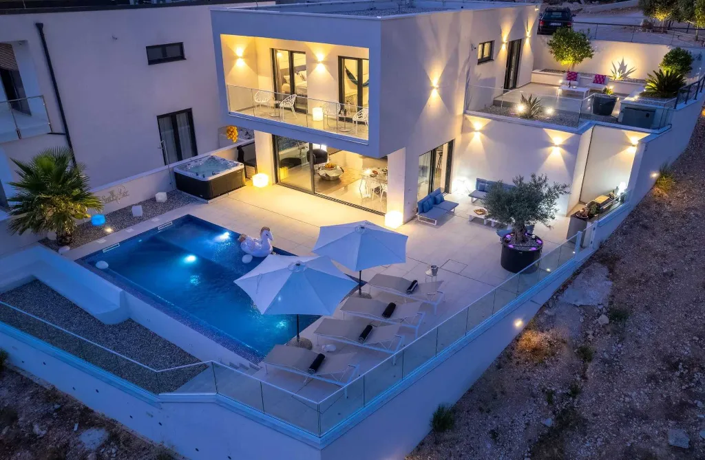 Modern Seaside Villa with Infinity Pool in Dugi Rat