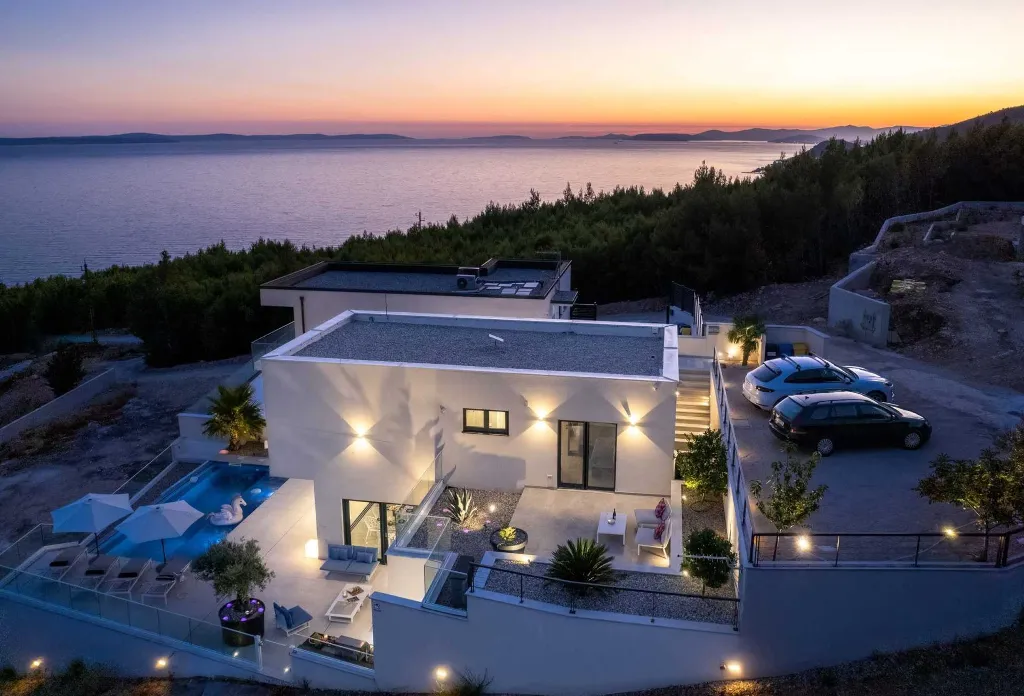 Modern Seaside Villa with Infinity Pool in Dugi Rat