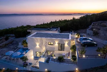 Modern Seaside Villa with Infinity Pool in Dugi Rat
