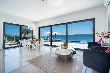 Modern Seaside Villa with Infinity Pool in Dugi Rat