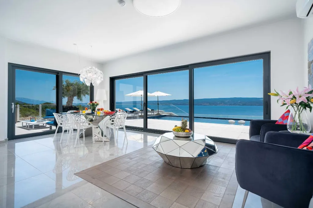 Modern Seaside Villa with Infinity Pool in Dugi Rat