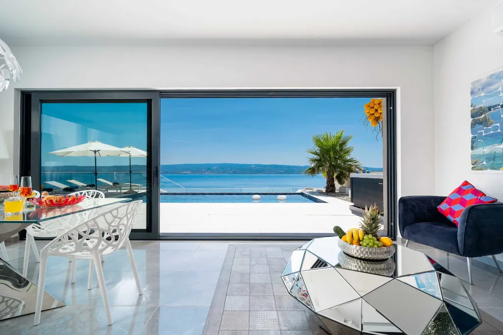 Modern Seaside Villa with Infinity Pool in Dugi Rat