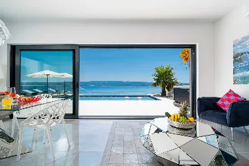 Modern Seaside Villa with Infinity Pool in Dugi Rat