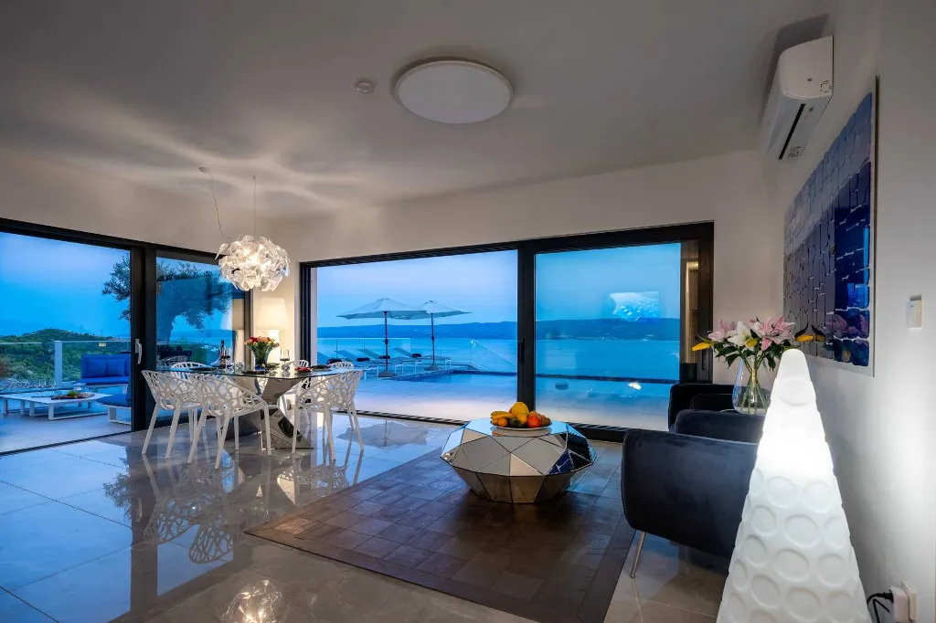 Modern Seaside Villa with Infinity Pool in Dugi Rat