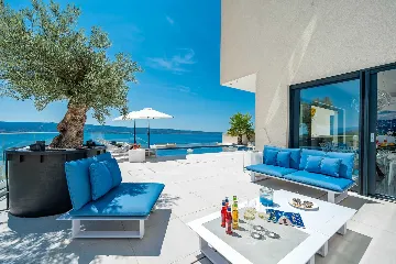 Modern Seaside Villa with Infinity Pool in Dugi Rat
