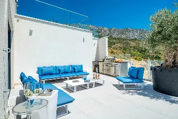 Modern Seaside Villa with Infinity Pool in Dugi Rat