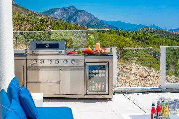 Modern Seaside Villa with Infinity Pool in Dugi Rat