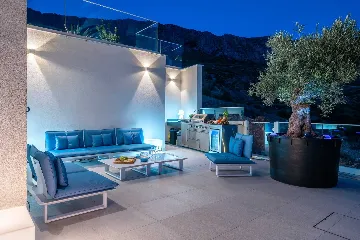 Modern Seaside Villa with Infinity Pool in Dugi Rat