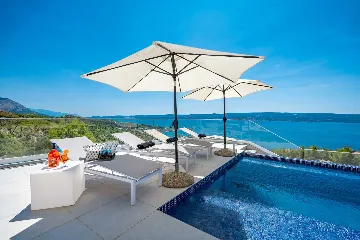 Modern Seaside Villa with Infinity Pool in Dugi Rat