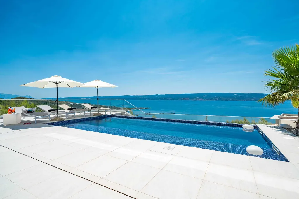 Modern Seaside Villa with Infinity Pool in Dugi Rat