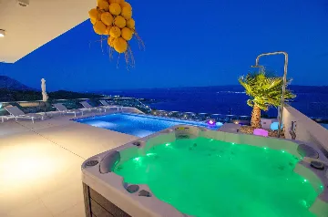 Modern Seaside Villa with Infinity Pool in Dugi Rat