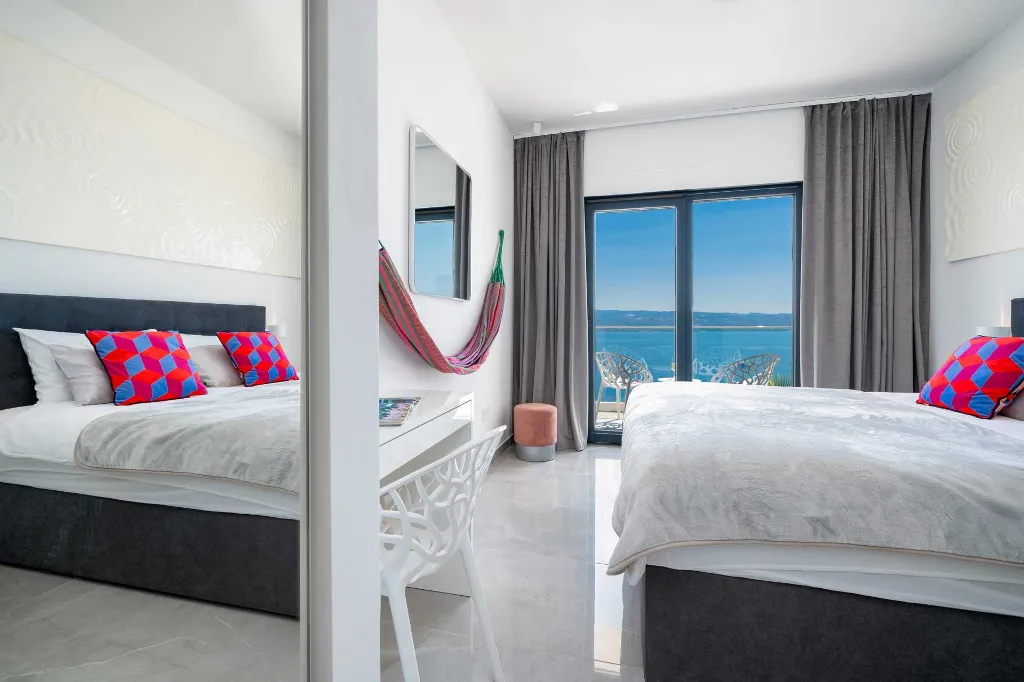 Modern Seaside Villa with Infinity Pool in Dugi Rat