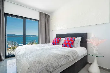 Modern Seaside Villa with Infinity Pool in Dugi Rat