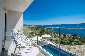 Modern Seaside Villa with Infinity Pool in Dugi Rat
