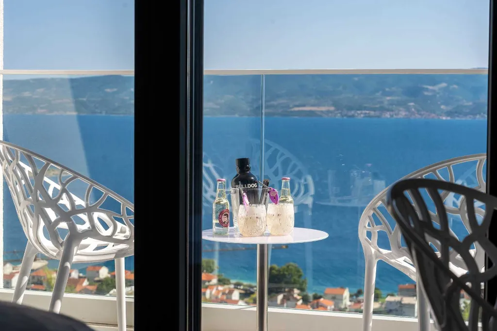 Modern Seaside Villa with Infinity Pool in Dugi Rat