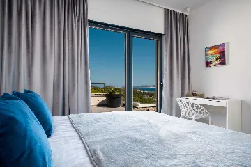 Modern Seaside Villa with Infinity Pool in Dugi Rat