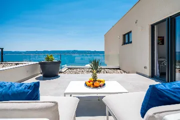 Modern Seaside Villa with Infinity Pool in Dugi Rat