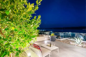 Modern Seaside Villa with Infinity Pool in Dugi Rat