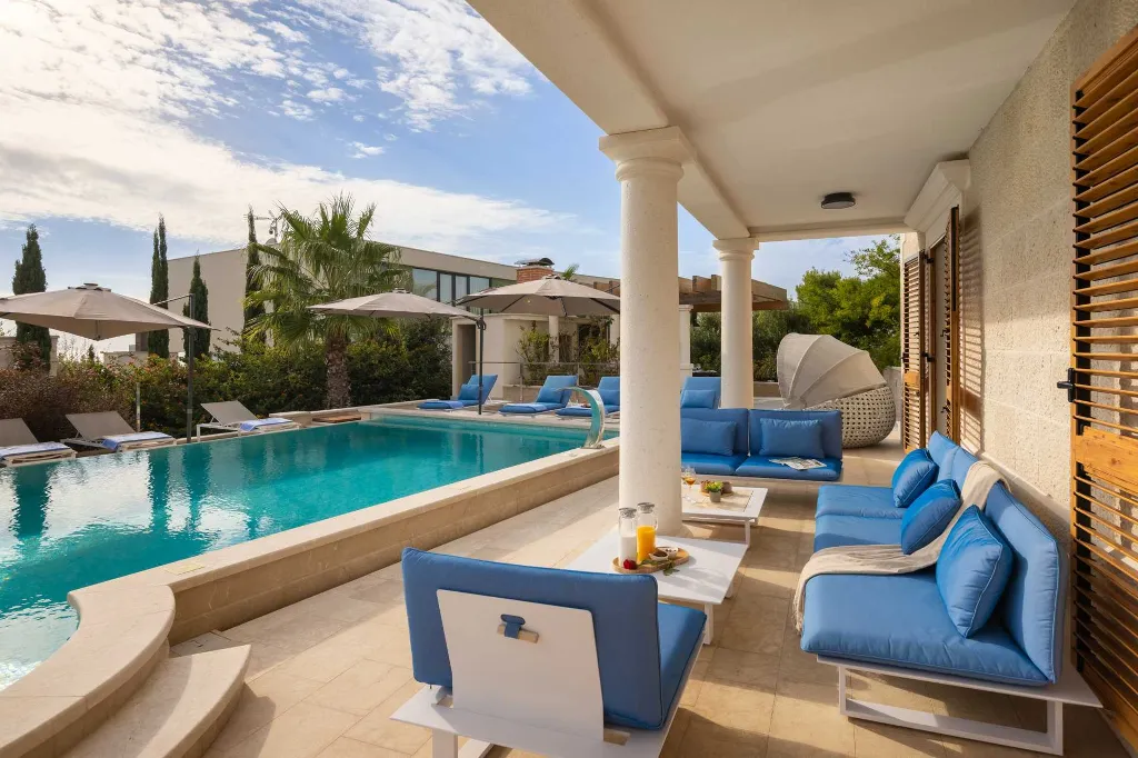 Contemporary Seaside Villa with Pool in Rogoznica