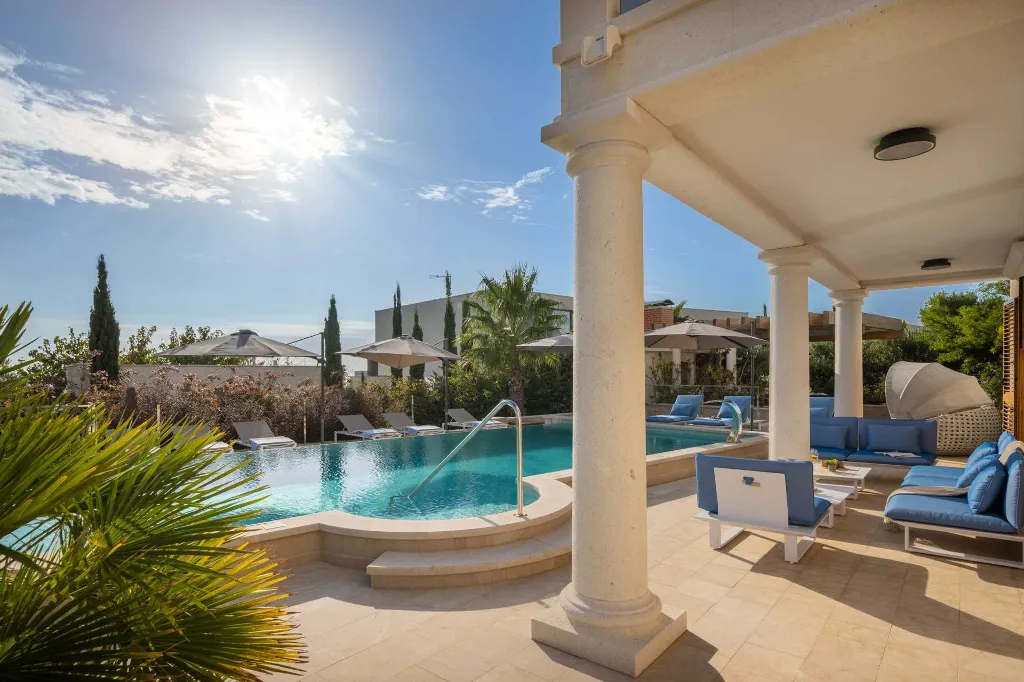 Contemporary Seaside Villa with Pool in Rogoznica