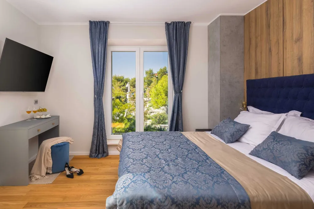 Contemporary Seaside Villa with Pool in Rogoznica