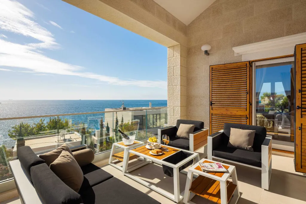 Contemporary Seaside Villa with Pool in Rogoznica
