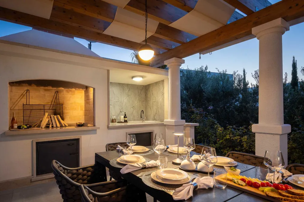 Contemporary Seaside Villa with Pool in Rogoznica