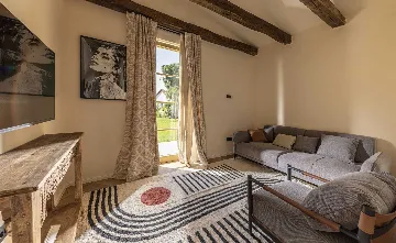 Modern Villa Retreat with Heated Pool in Pazin