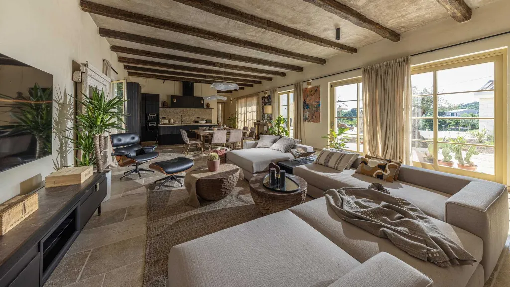 Modern Villa Retreat with Heated Pool in Pazin