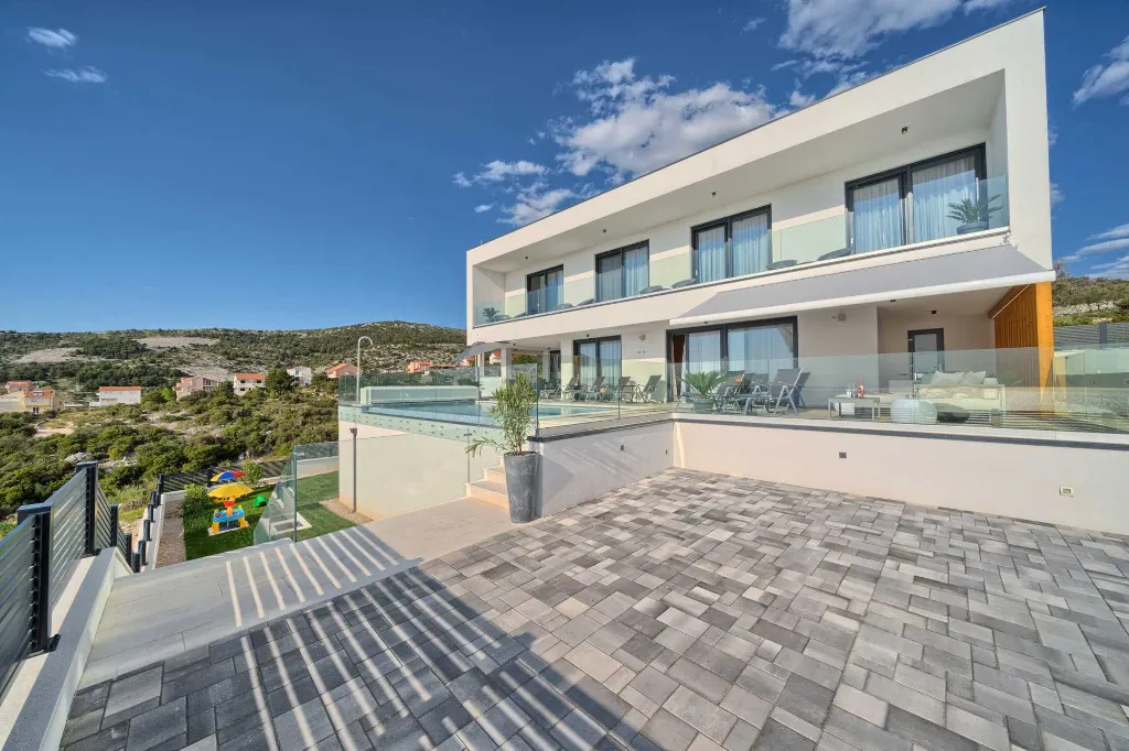 Contemporary Villa with Pool in Primošten