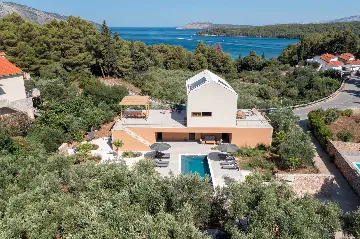 Modern Five-Bedroom Villa with Pool in Stari Grad