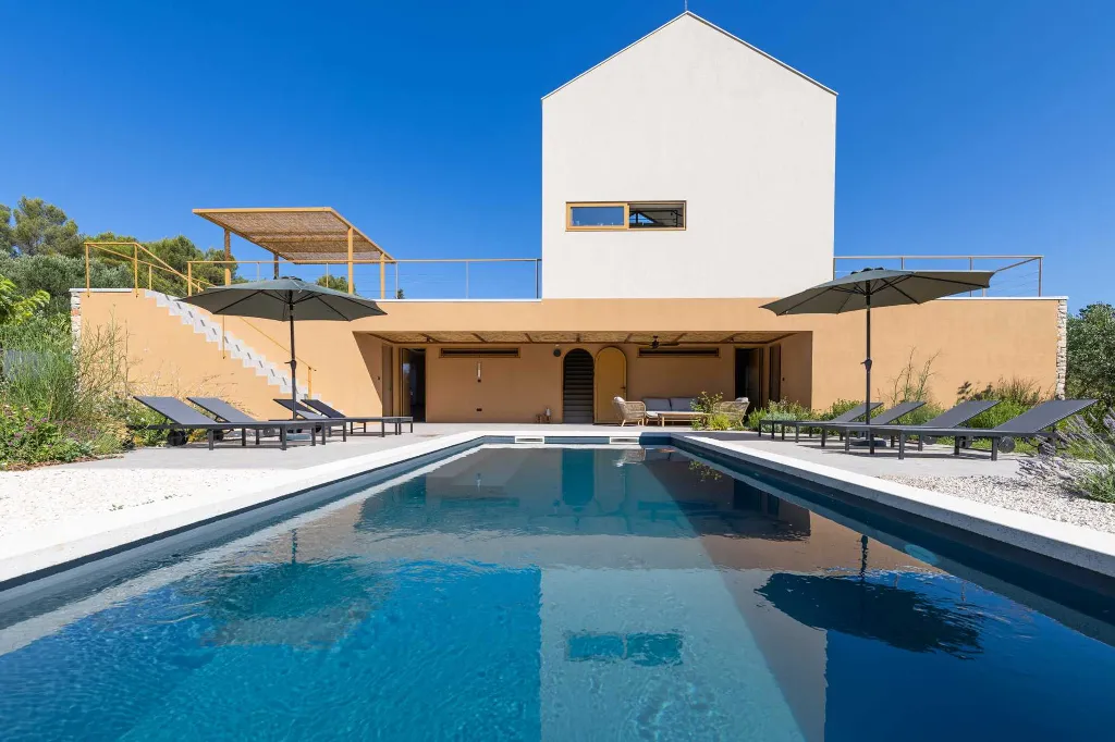 Modern Five-Bedroom Villa with Pool in Stari Grad