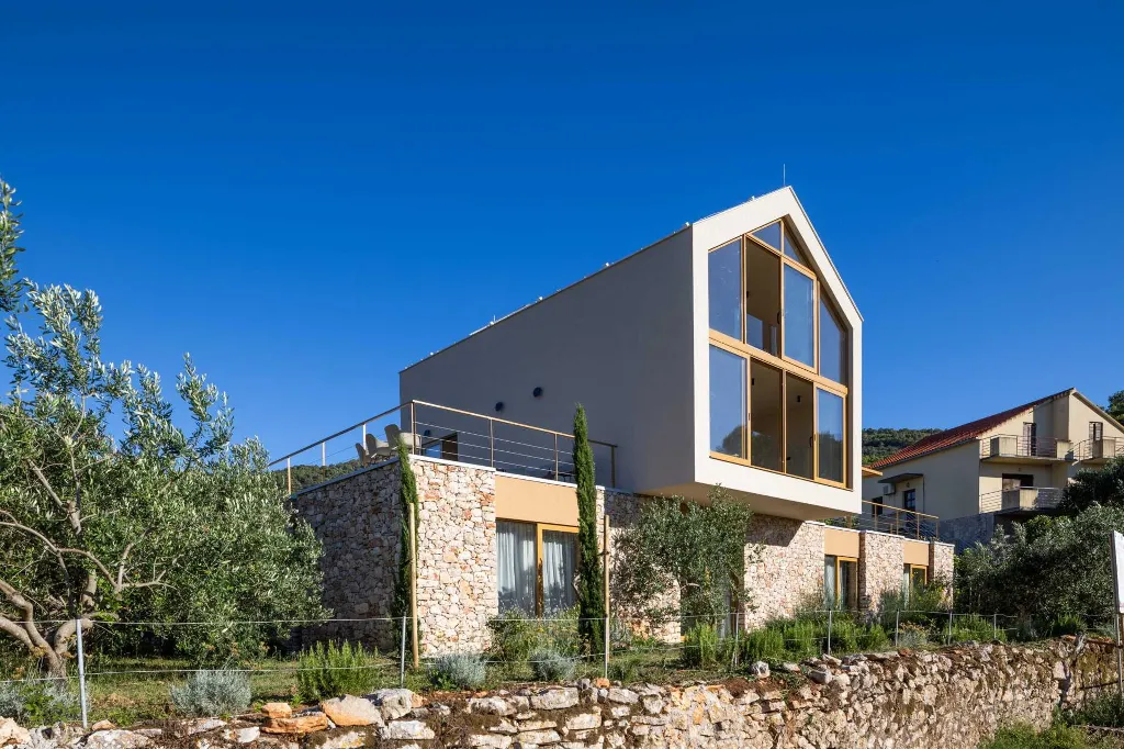 Modern Five-Bedroom Villa with Pool in Stari Grad