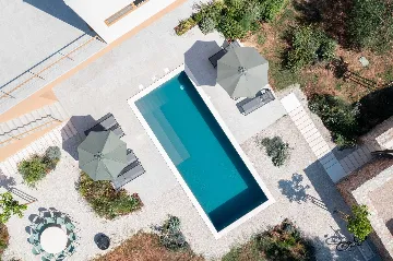 Modern Five-Bedroom Villa with Pool in Stari Grad