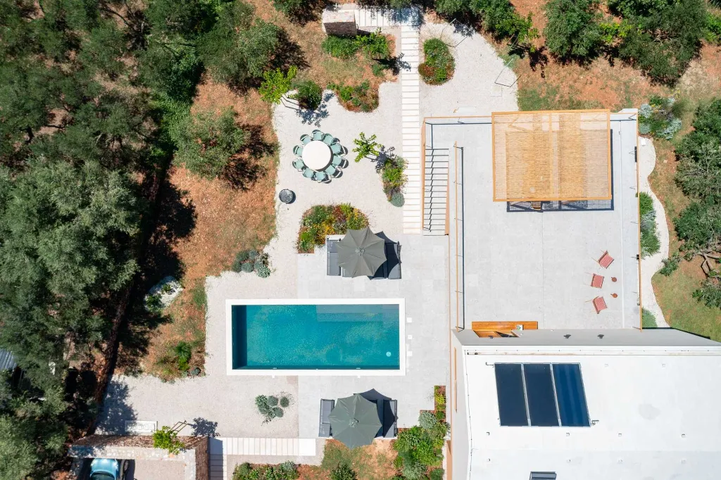 Modern Five-Bedroom Villa with Pool in Stari Grad