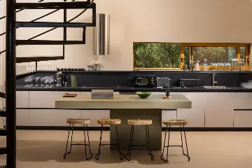 Modern Five-Bedroom Villa with Pool in Stari Grad