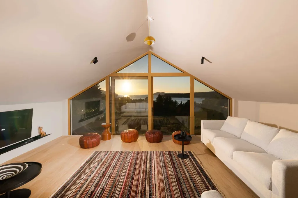 Modern Five-Bedroom Villa with Pool in Stari Grad