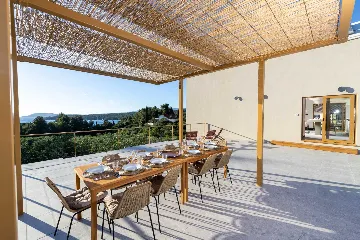 Modern Five-Bedroom Villa with Pool in Stari Grad