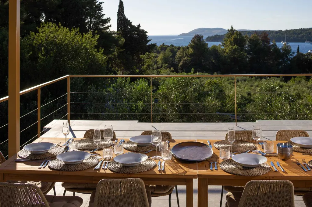 Modern Five-Bedroom Villa with Pool in Stari Grad