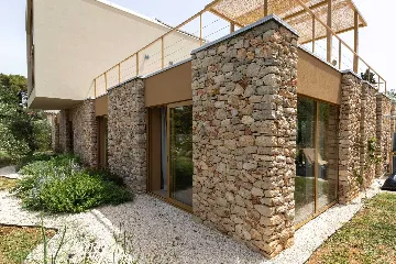 Modern Five-Bedroom Villa with Pool in Stari Grad
