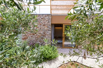 Modern Five-Bedroom Villa with Pool in Stari Grad