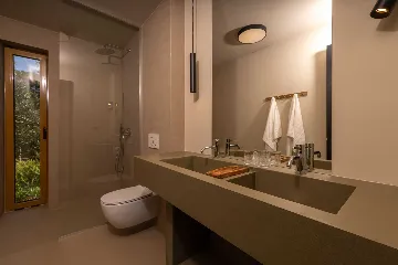 Modern Five-Bedroom Villa with Pool in Stari Grad