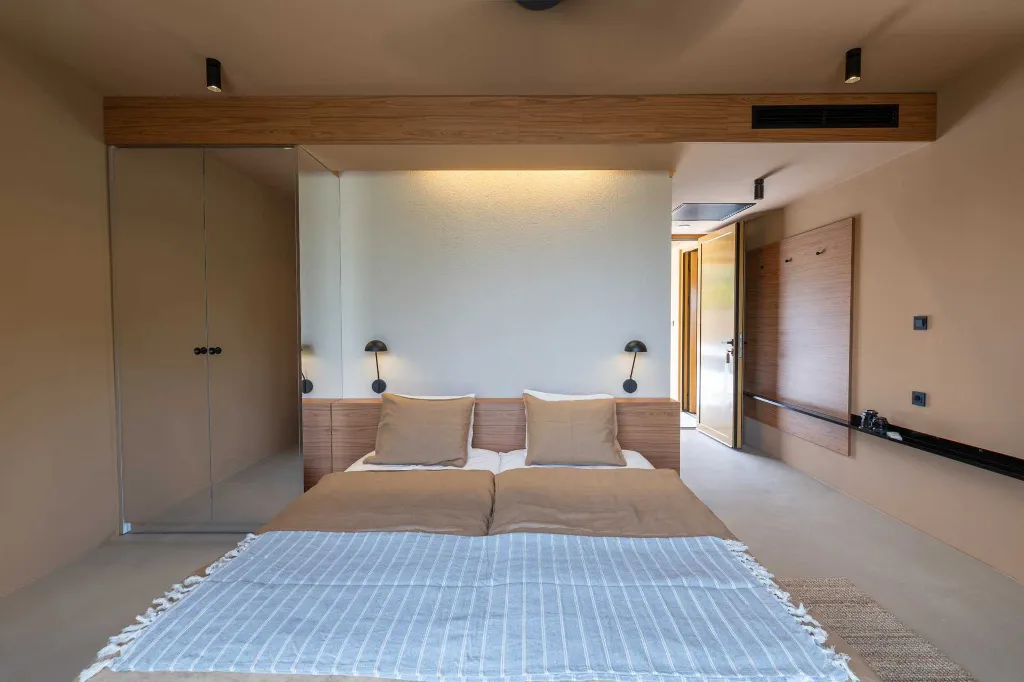 Modern Five-Bedroom Villa with Pool in Stari Grad